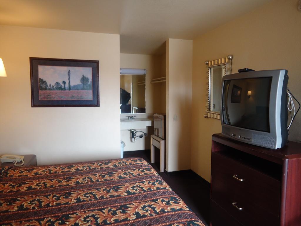 Economy Inn 维克多维尔 客房 照片